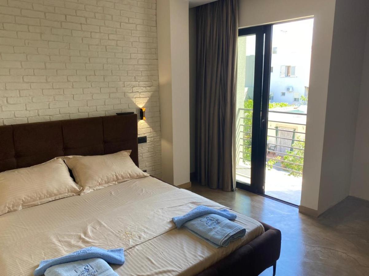Ritson Hotel Vlorë Екстериор снимка