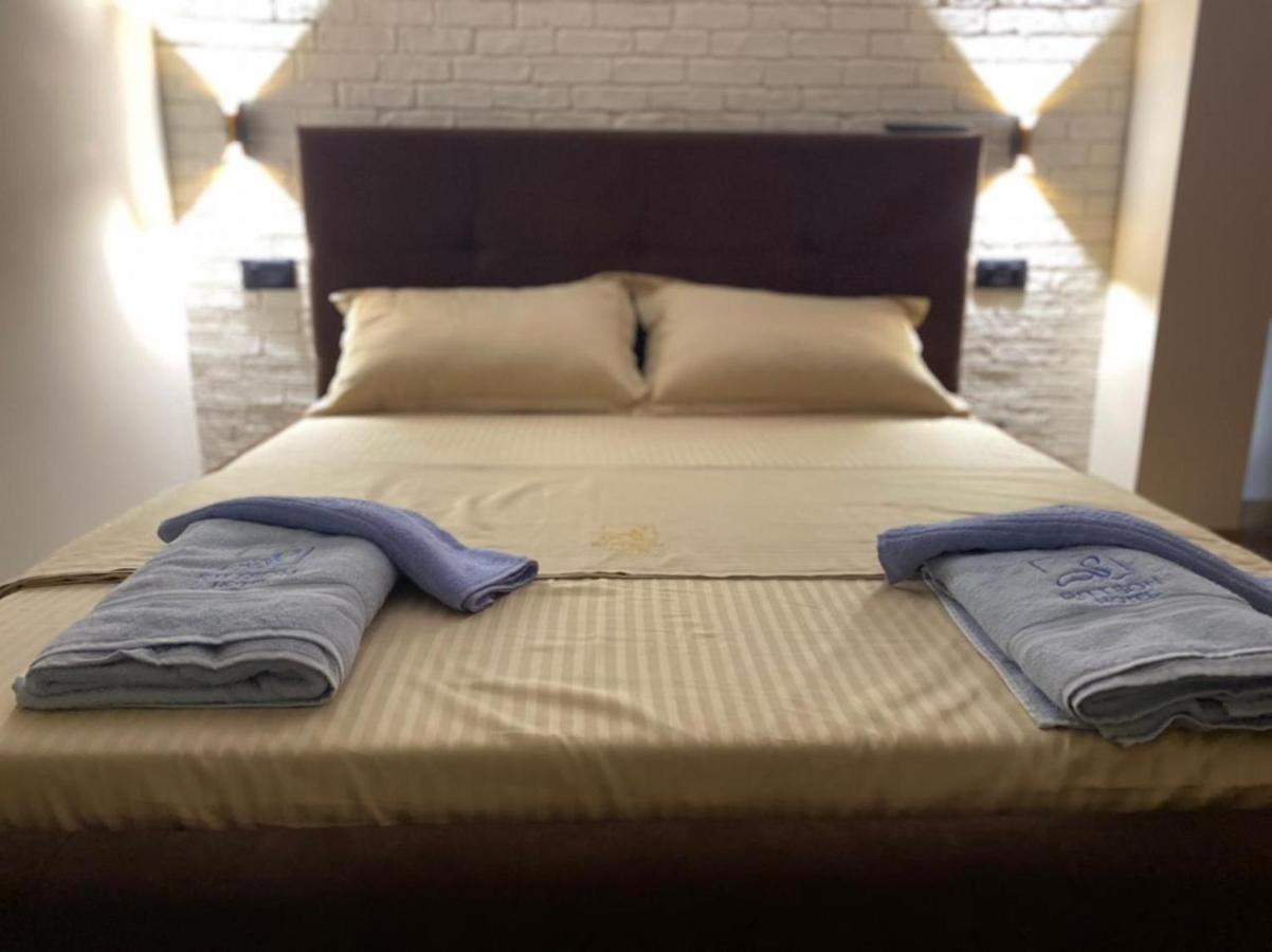 Ritson Hotel Vlorë Екстериор снимка