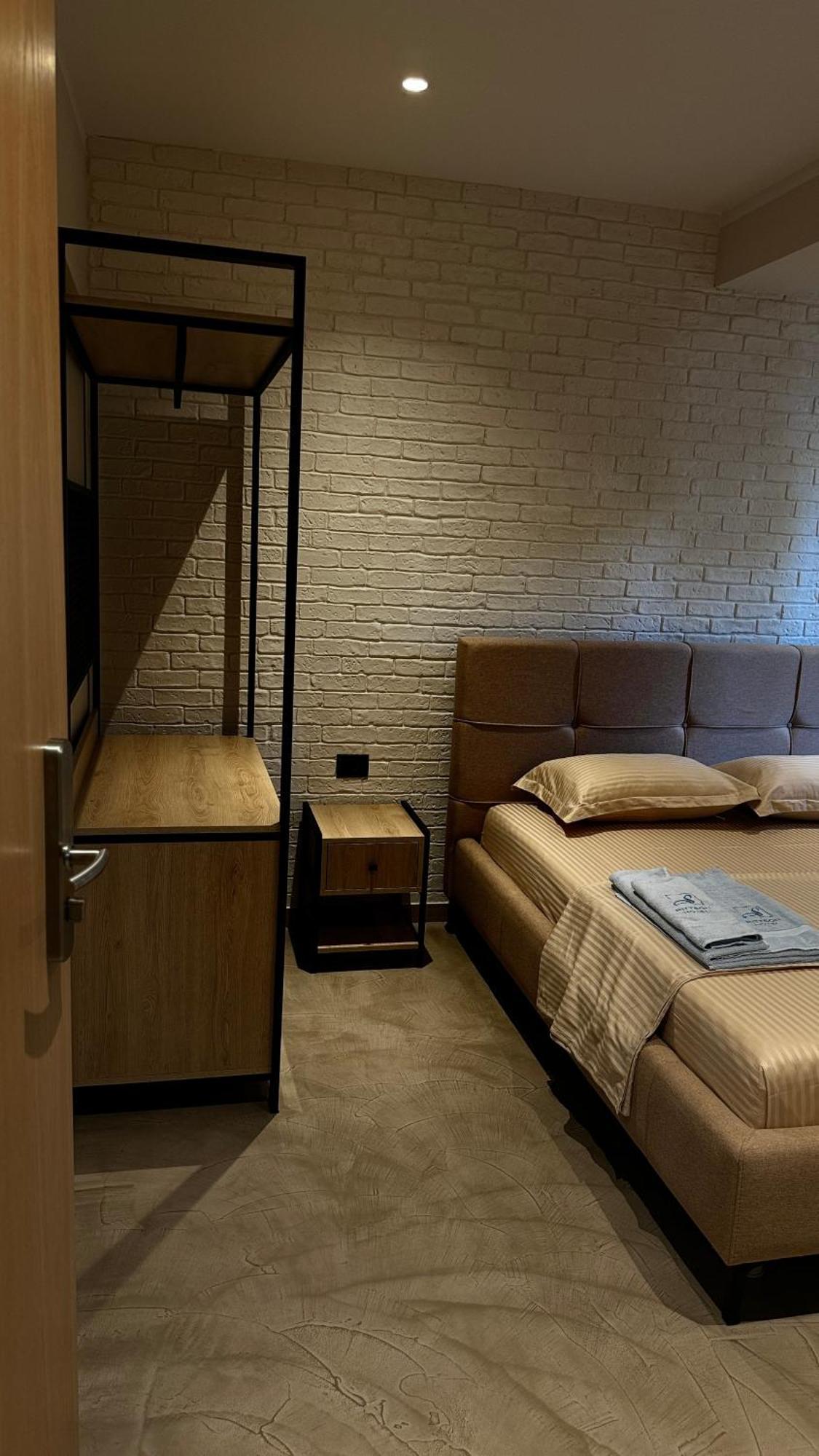 Ritson Hotel Vlorë Екстериор снимка